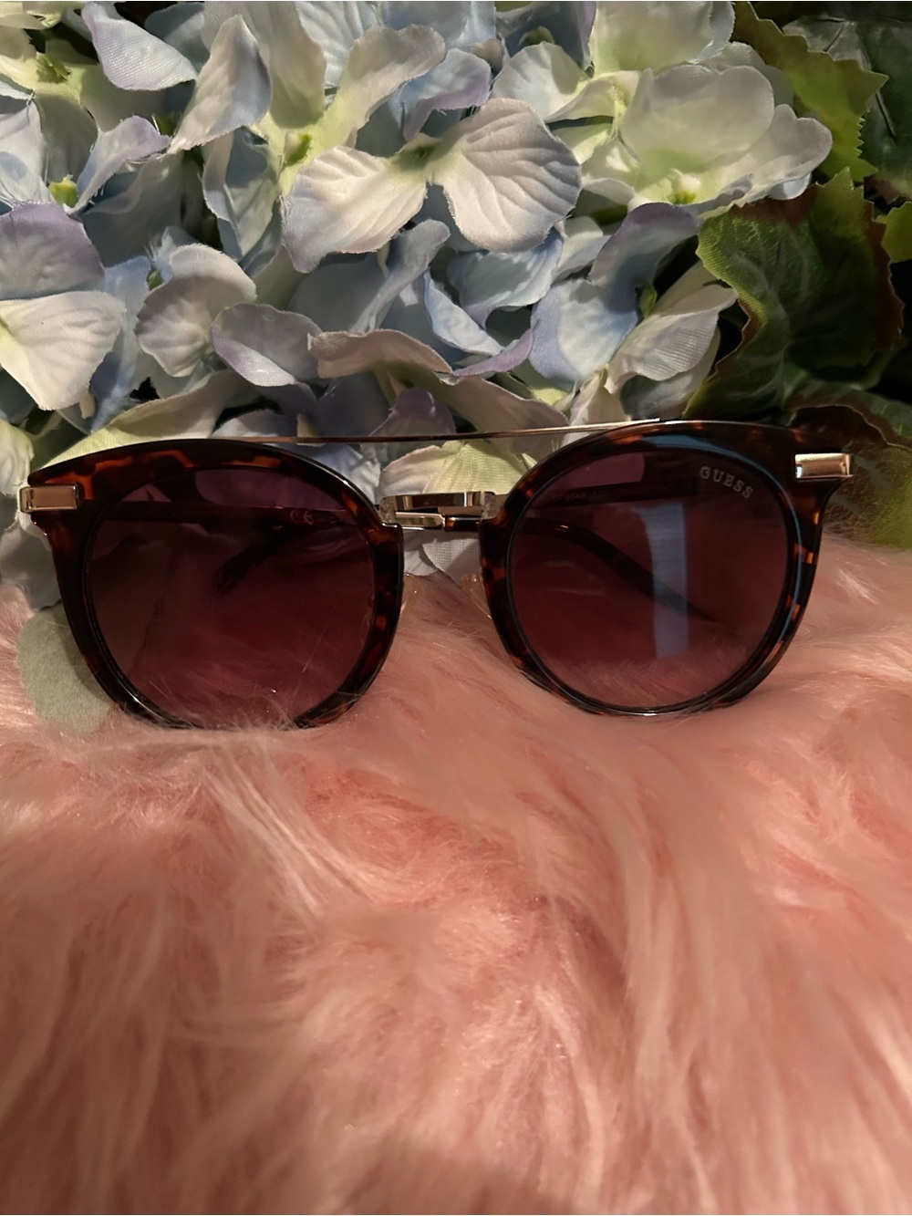 GUESS Tortoiseshell Sunglasses with Brown Gradient Lenses